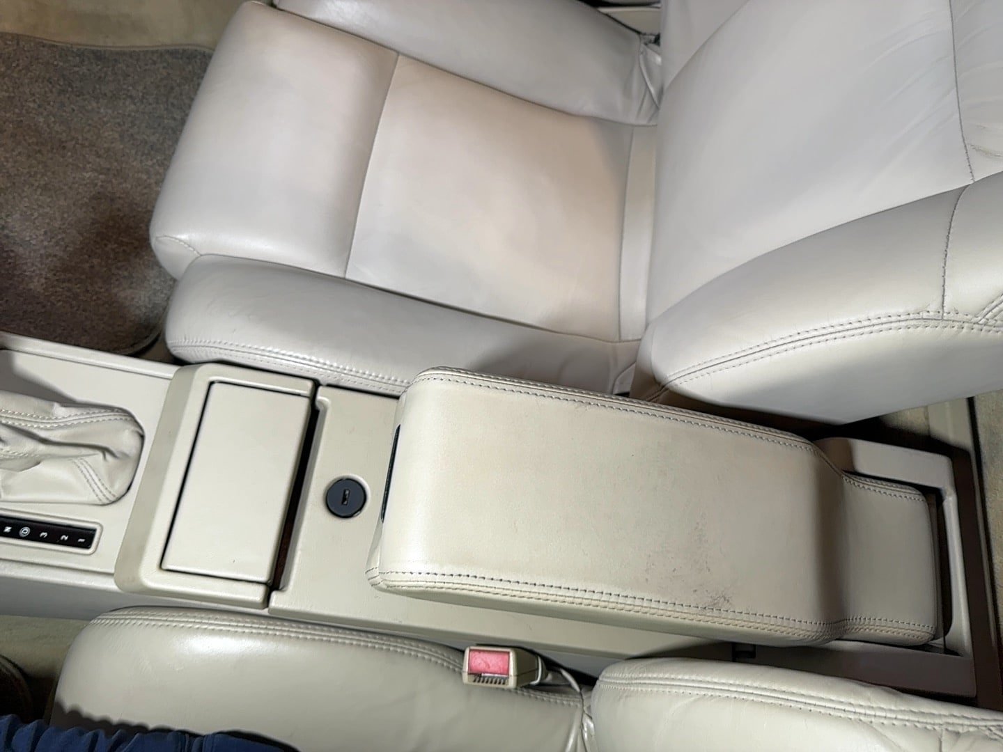 Used 1993 Cadillac Allante FWD image 35