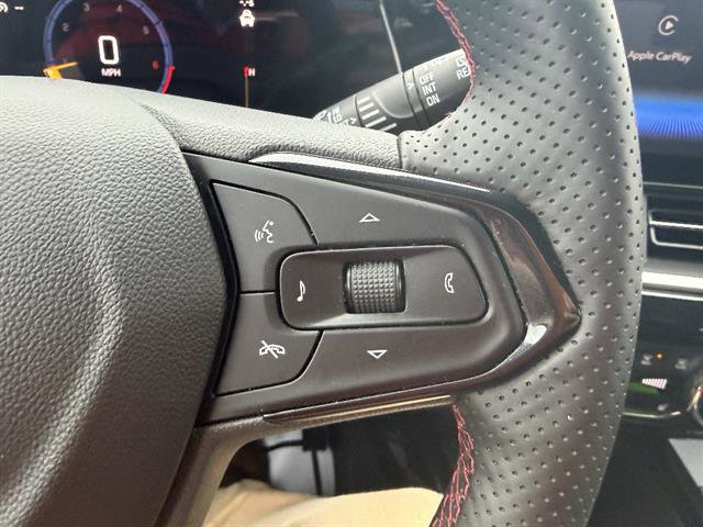 Used 2024 Chevrolet Trax RS FWD image 32