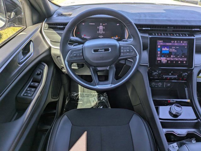 New 2025 Jeep Grand Cherokee Altitude image 14