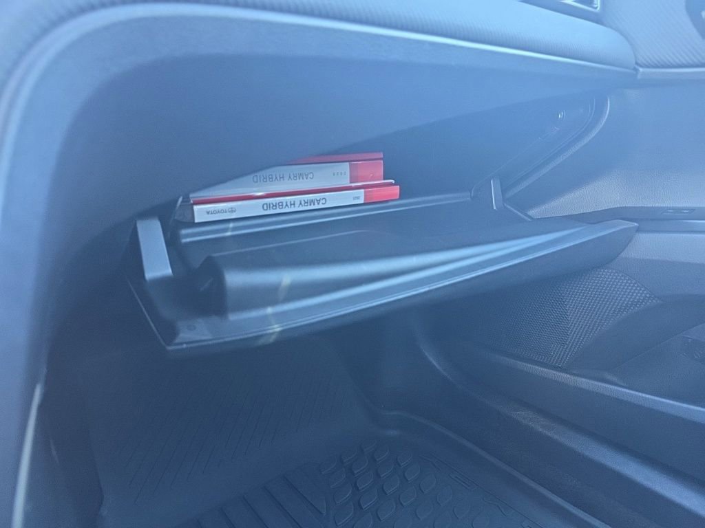 Used 2025 Toyota Camry SE w/ Convenience Package image 32