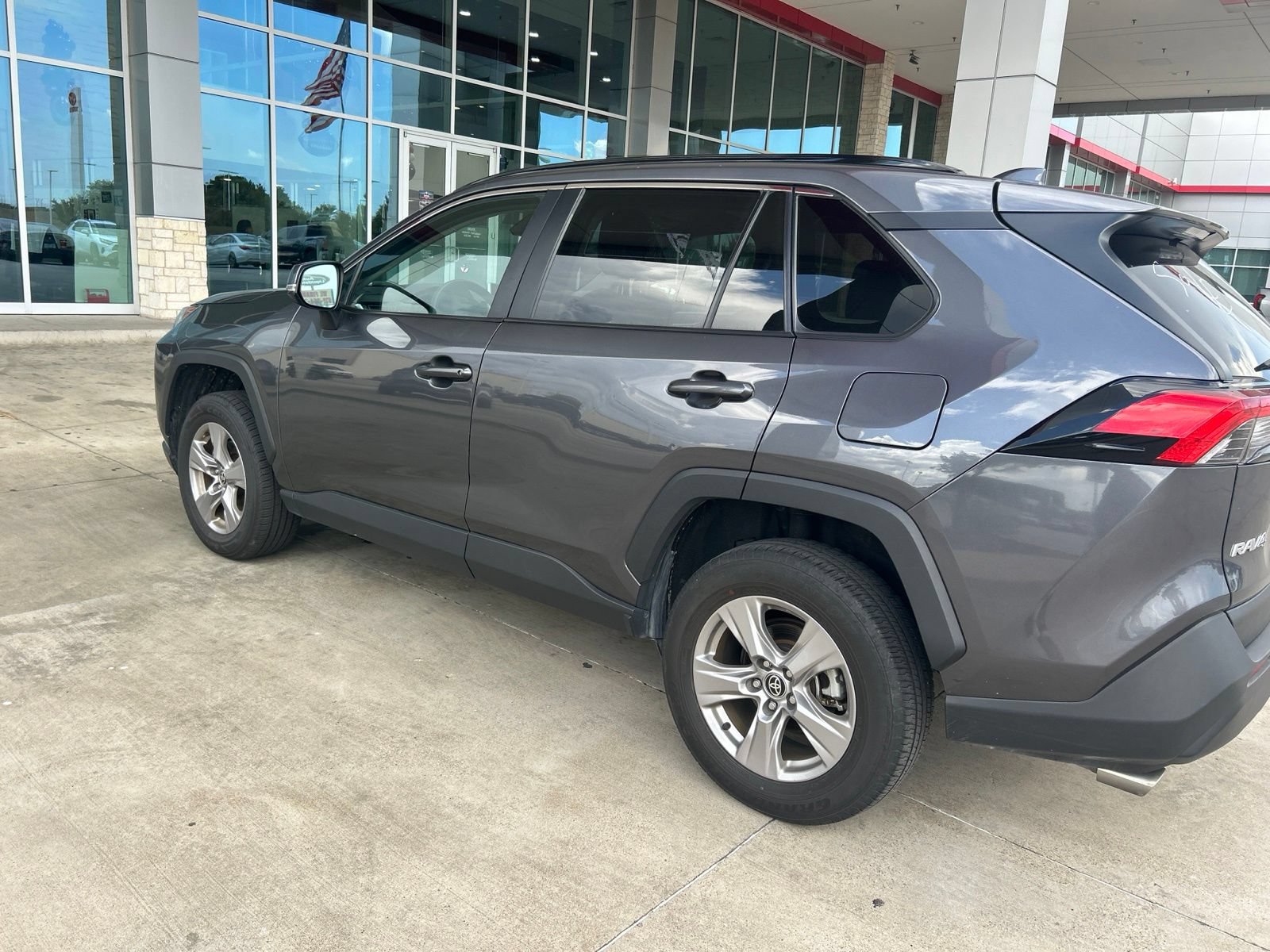 Used 2025 Toyota RAV4 XLE FWD image 14