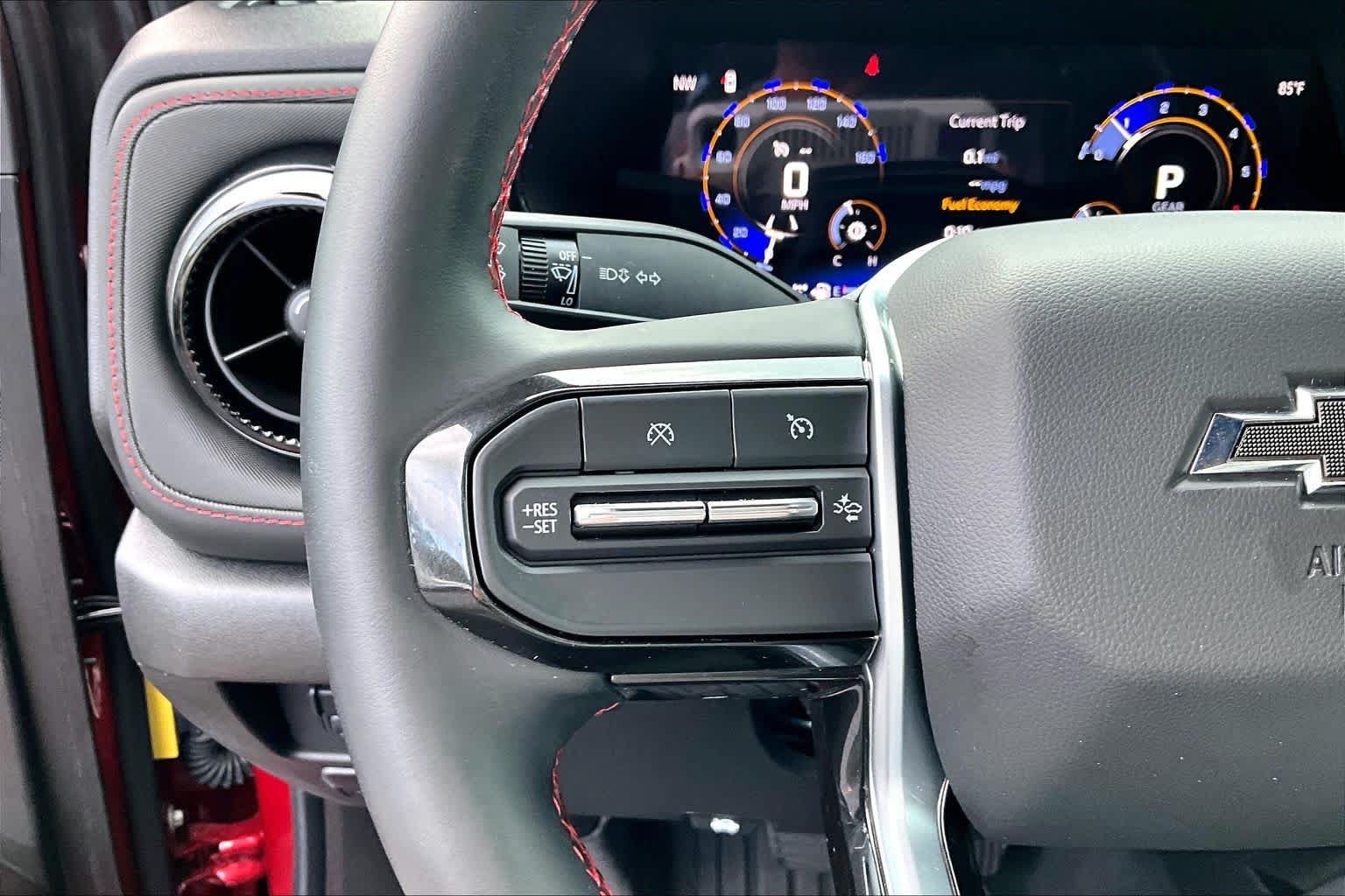 Used 2025 Chevrolet Colorado Z71 w/ Midnight Edition AWD/4WD image 24