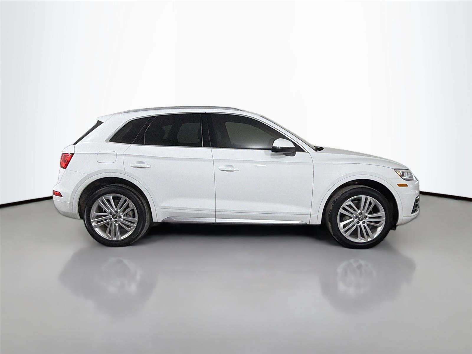 Used 2018 Audi Q5 2.0T Premium Plus w/ Premium Plus Package AWD/4WD image 4