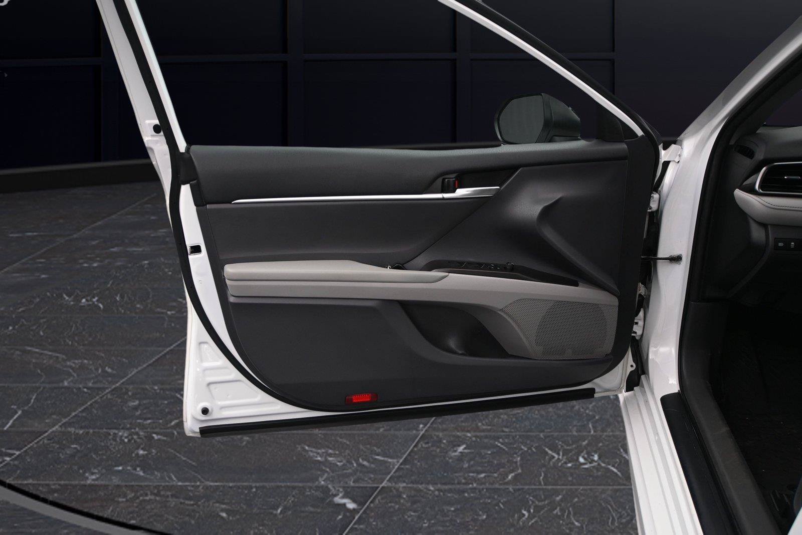 Used 2023 Toyota Camry SE FWD image 9