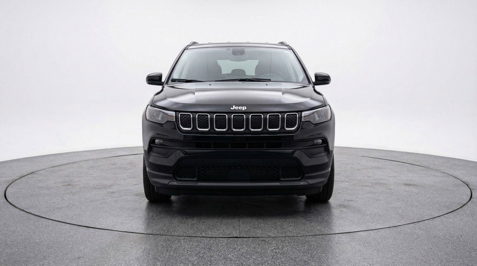 Used 2025 Jeep Compass Latitude AWD/4WD image 2