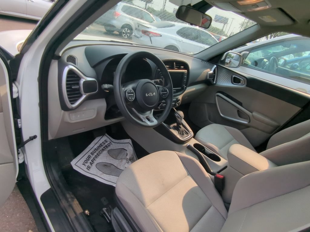 Used 2025 Kia Soul LX FWD image 7