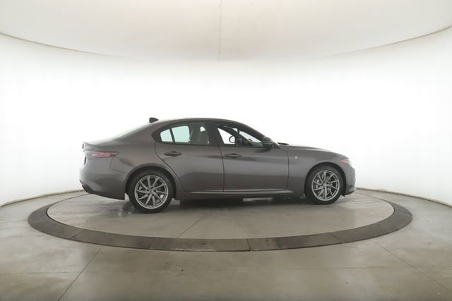 Used 2024 Alfa Romeo Giulia Ti AWD/4WD image 6