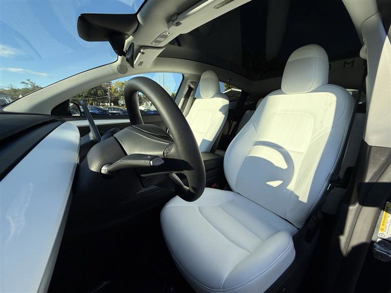 Used 2024 Tesla Model Y Long Range image 10