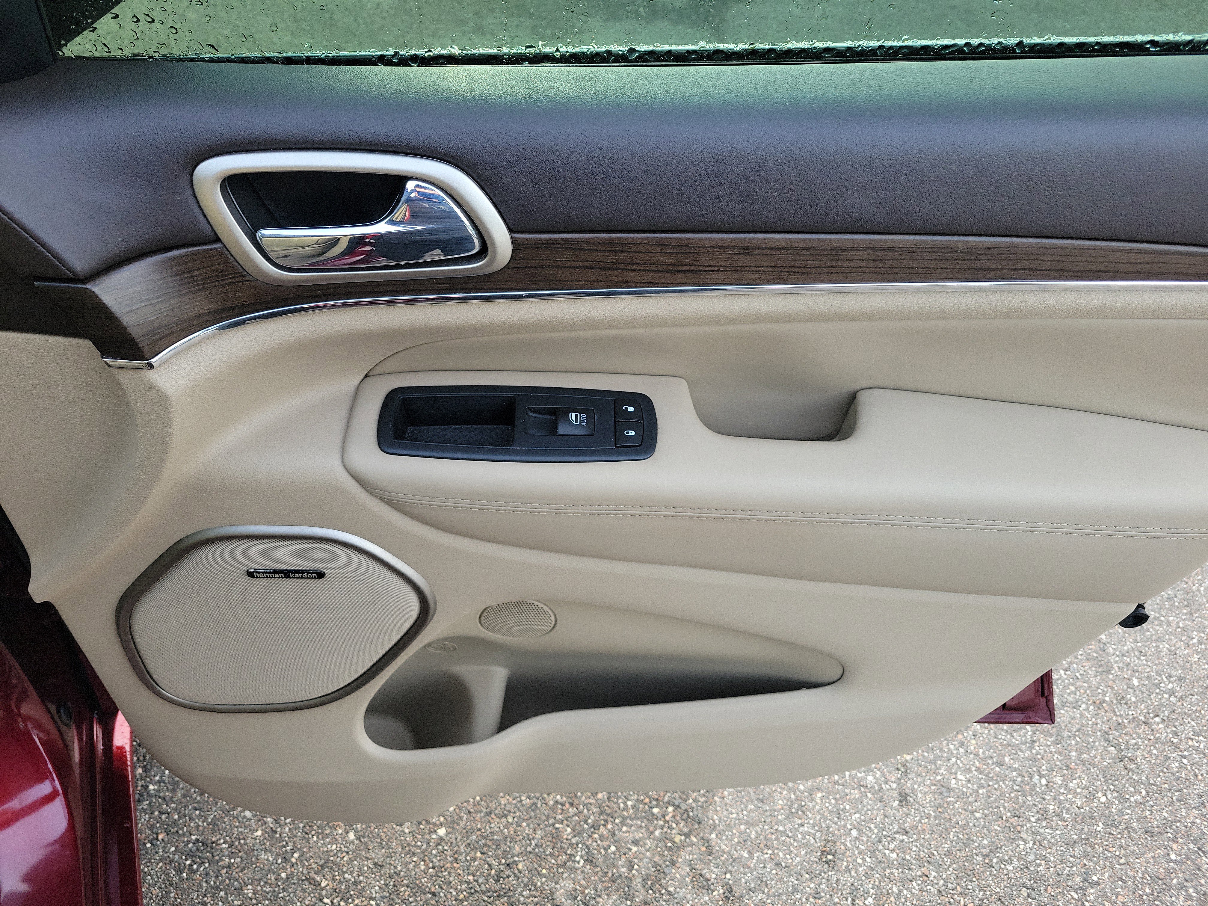 Used 2017 Jeep Grand Cherokee Overland image 10