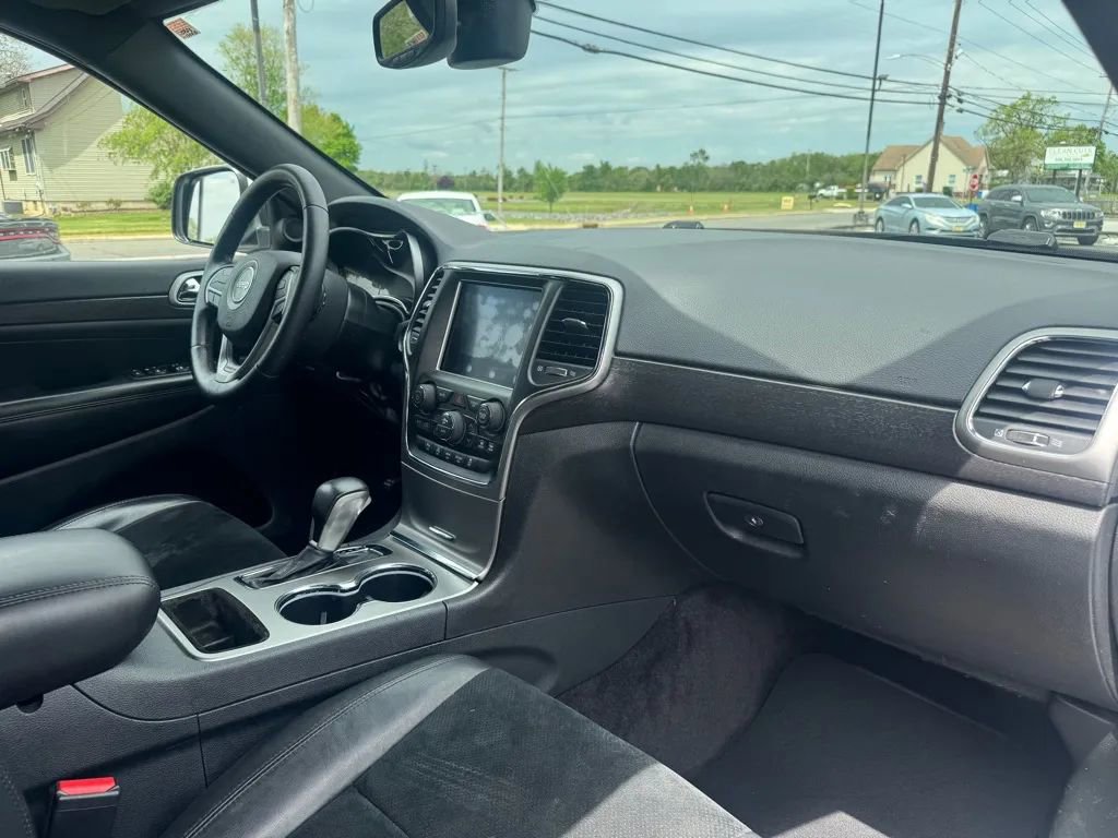 Used 2018 Jeep Grand Cherokee Altitude AWD/4WD image 8