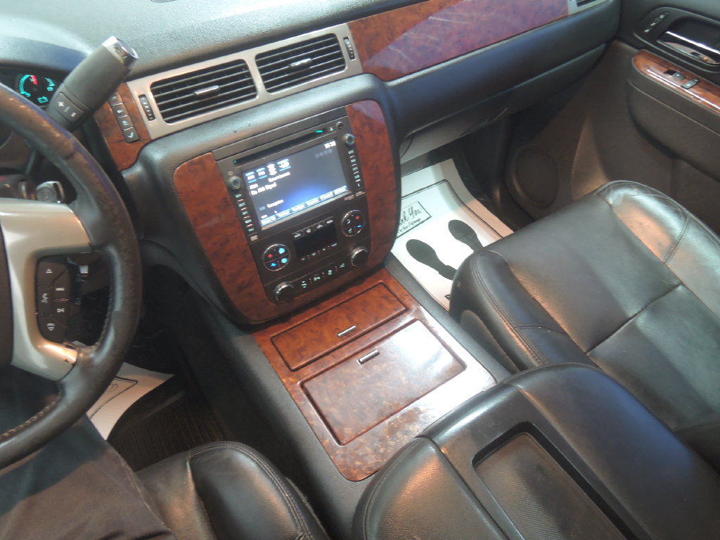 Used 2012 Chevrolet Suburban LTZ AWD/4WD image 17
