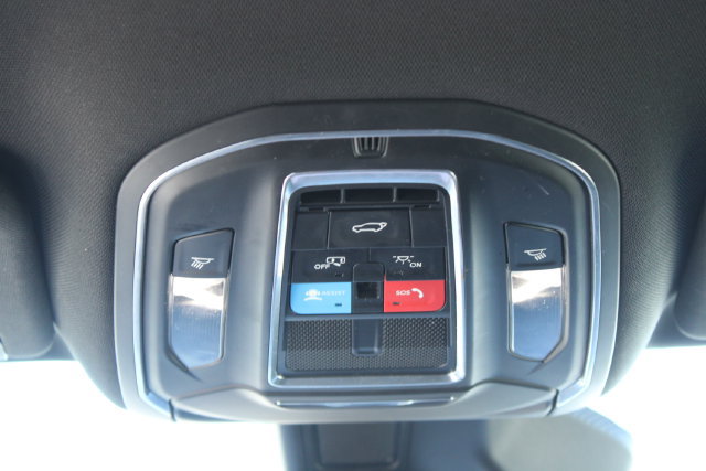 Used 2024 Jeep Wagoneer L Series II AWD/4WD image 17