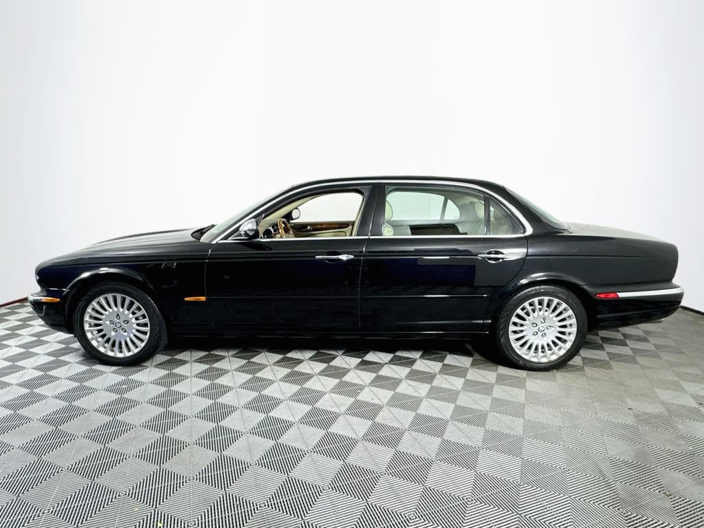 Used 2005 Jaguar XJ8 RWD image 4