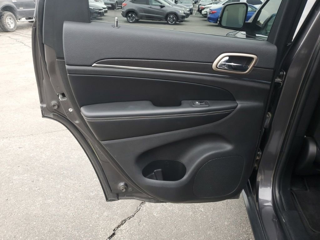Used 2017 Jeep Grand Cherokee Limited image 26