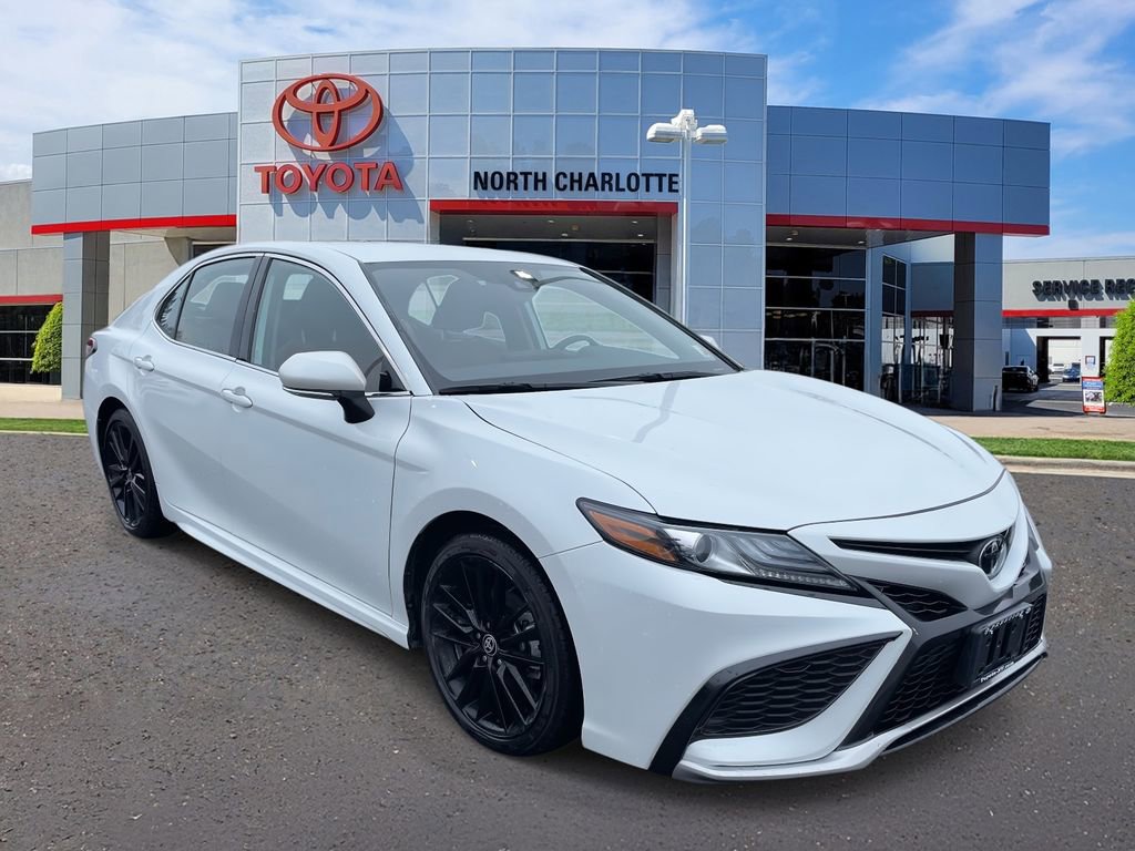 Used 2023 Toyota Camry XSE image 3