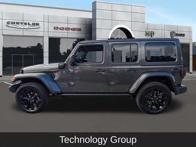Used 2025 Jeep Wrangler Unlimited Sahara w/ Safety Group image 7