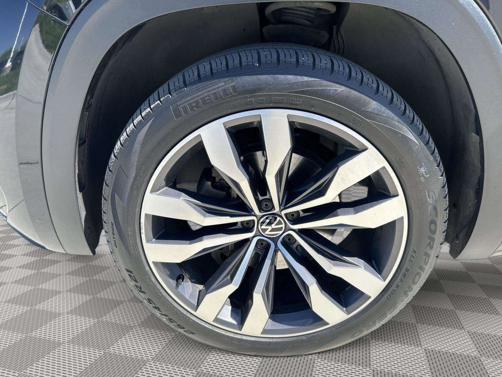 Used 2021 Volkswagen Atlas Cross Sport SEL R-Line AWD/4WD image 22