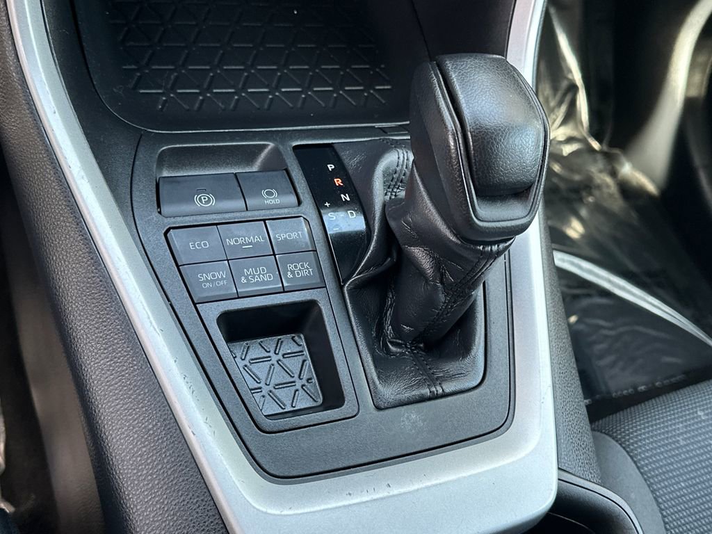 Certified 2020 Toyota RAV4 LE image 25