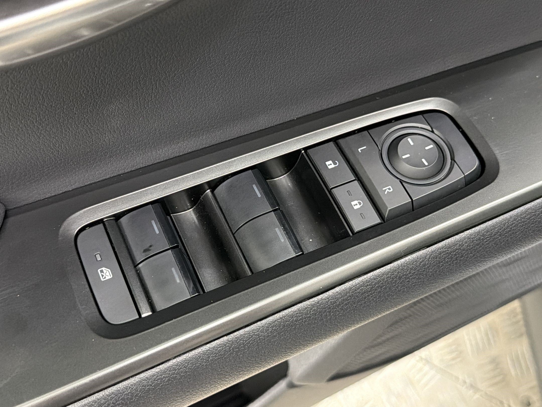 Used 2025 Lexus UX 300h FWD image 18