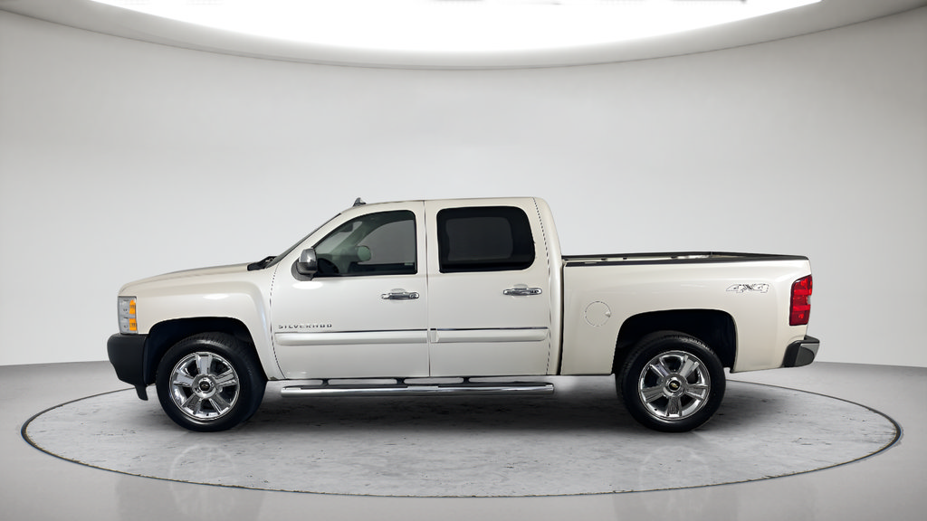 Used 2013 Chevrolet Silverado 1500 LTZ w/ LTZ White Diamond Edition AWD/4WD image 6