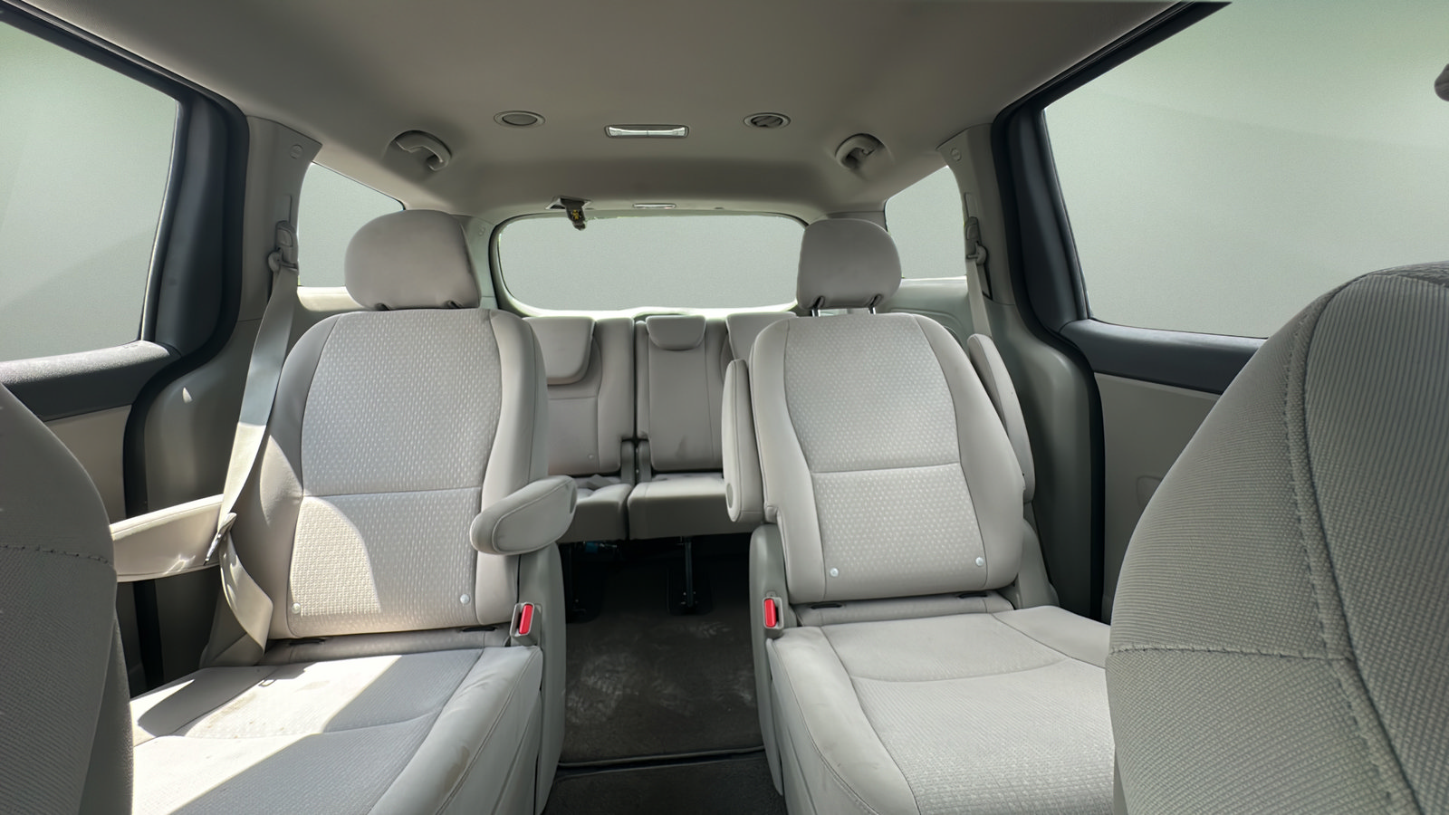 Used 2018 Kia Sedona L FWD image 19