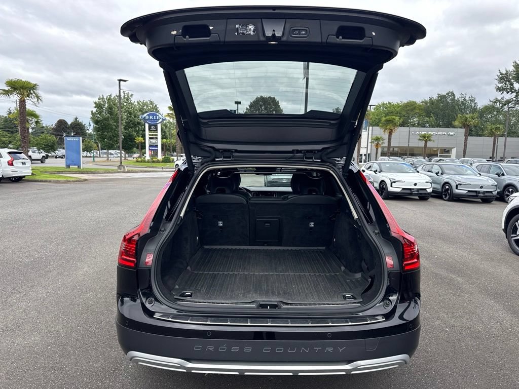 Used 2021 Volvo V90 T6 Cross Country w/ Protection Package Premier AWD/4WD image 16