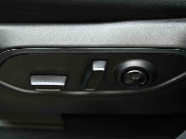 Used 2025 Jeep Grand Cherokee L Laredo w/ Luxury Tech Group I RWD image 21