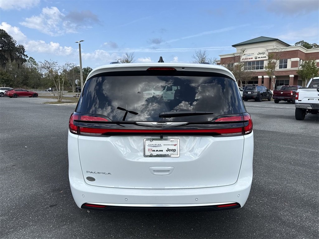 New 2026 Chrysler Pacifica Pinnacle image 4