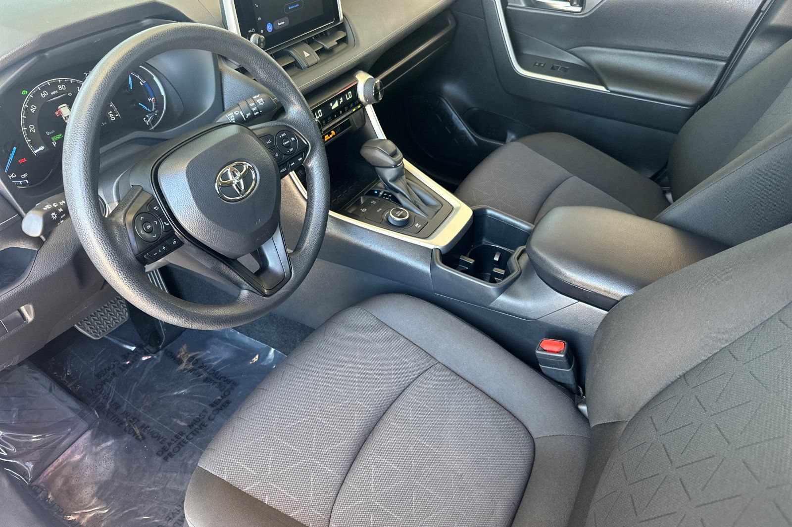 Used 2025 Toyota RAV4 XLE AWD/4WD image 11