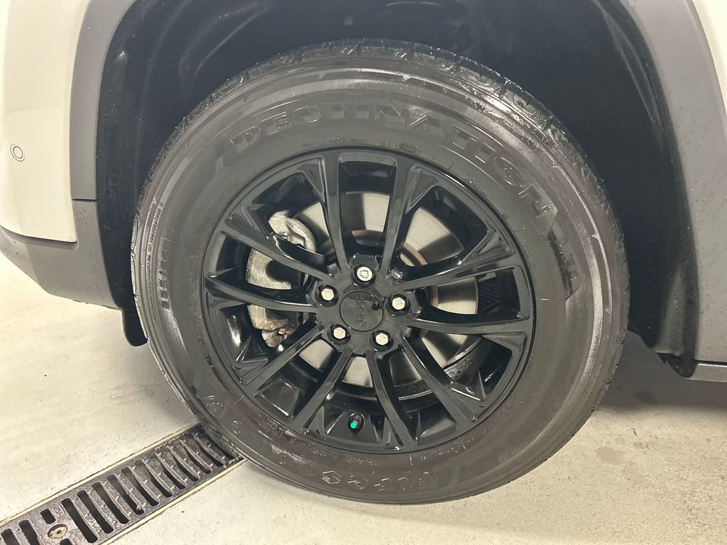 Used 2023 Jeep Cherokee Altitude Lux AWD/4WD image 9