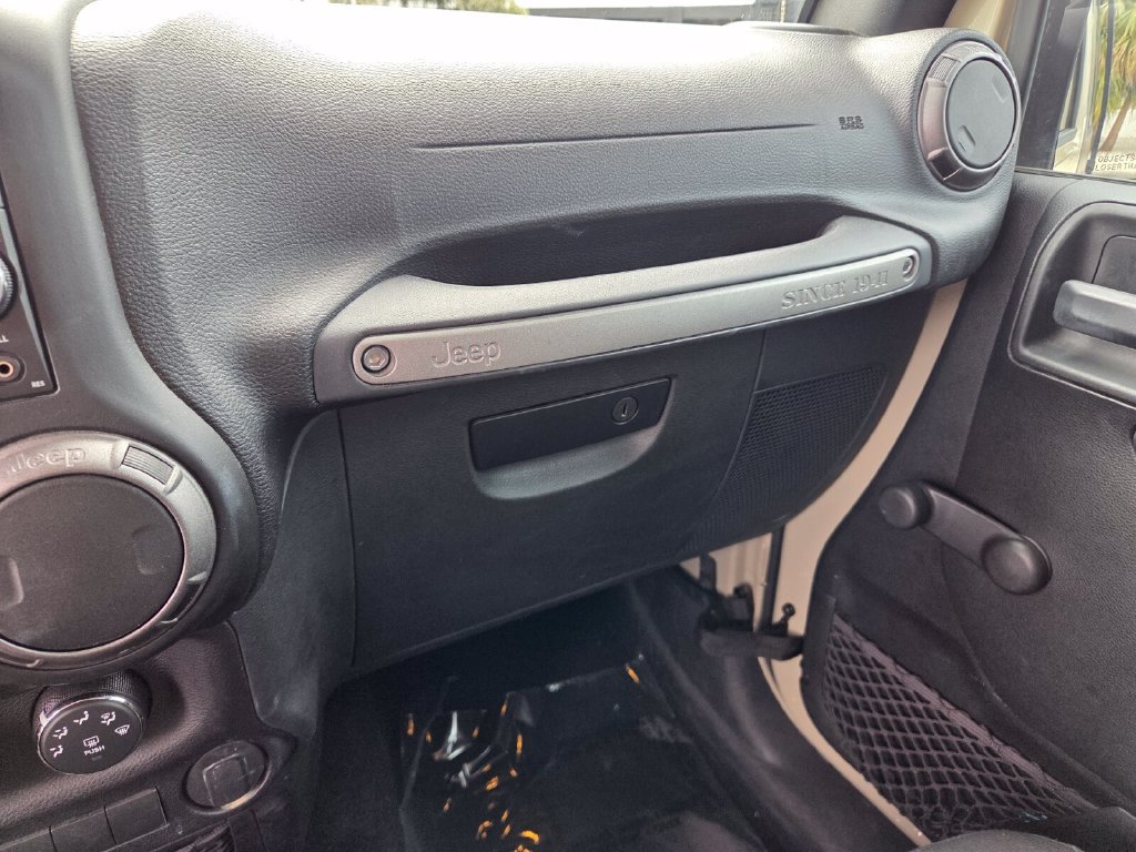 Used 2018 Jeep Wrangler Sport w/ Connectivity Group AWD/4WD image 25
