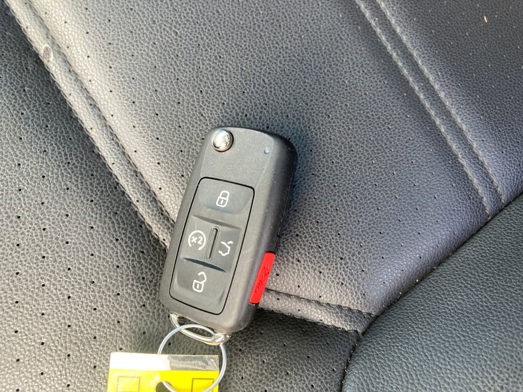 Used 2022 Volkswagen Passat 2.0T SE image 38