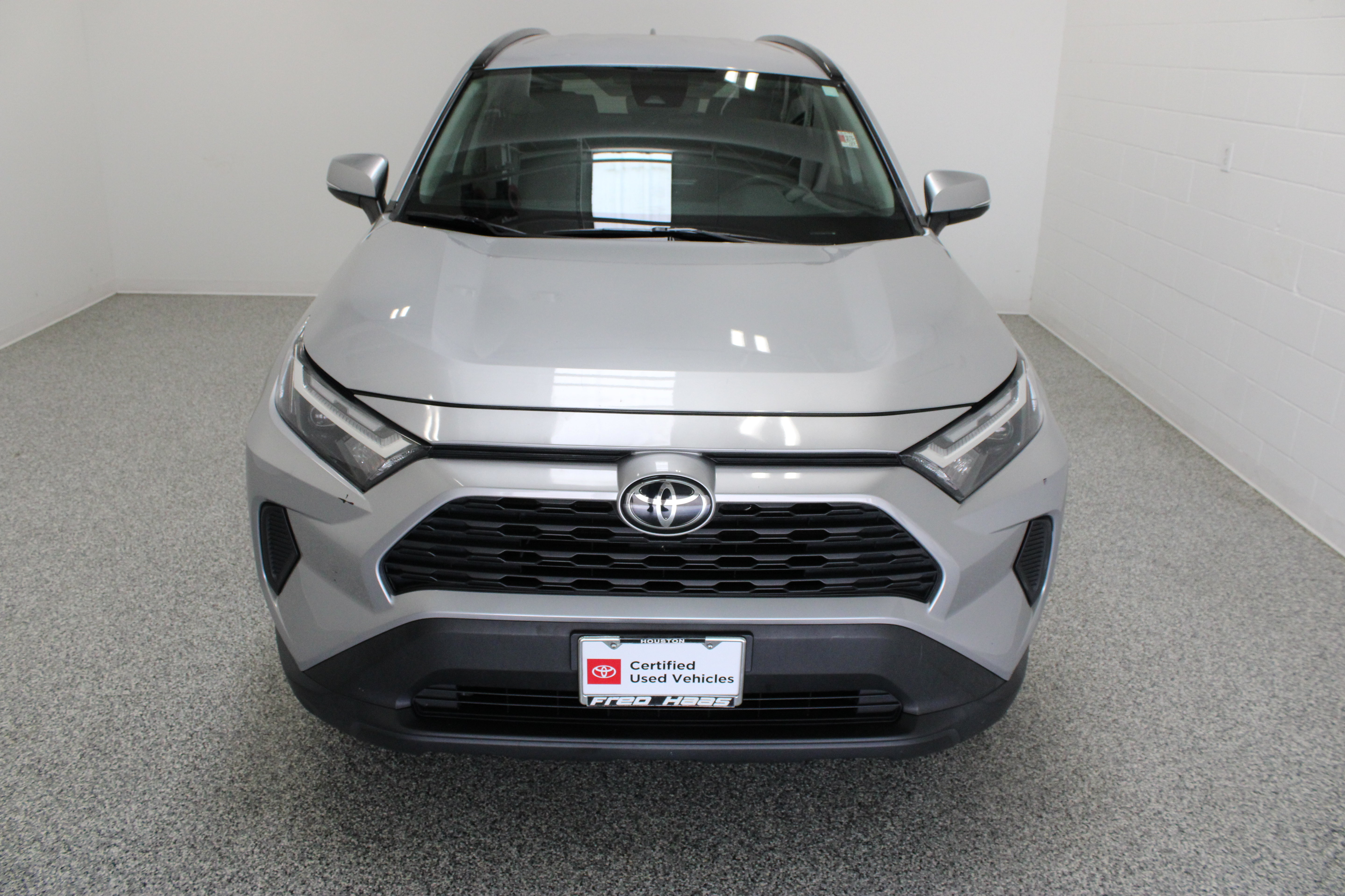 Used 2022 Toyota RAV4 XLE AWD/4WD image 3