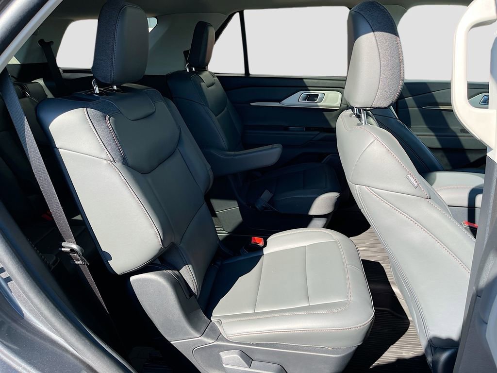 Used 2025 Ford Explorer Active w/ Active Comfort Package image 29