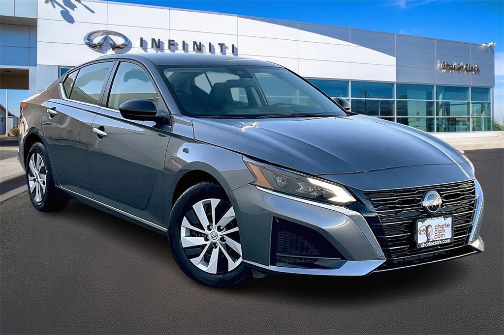 Used 2025 Nissan Altima 2.5 S image 11