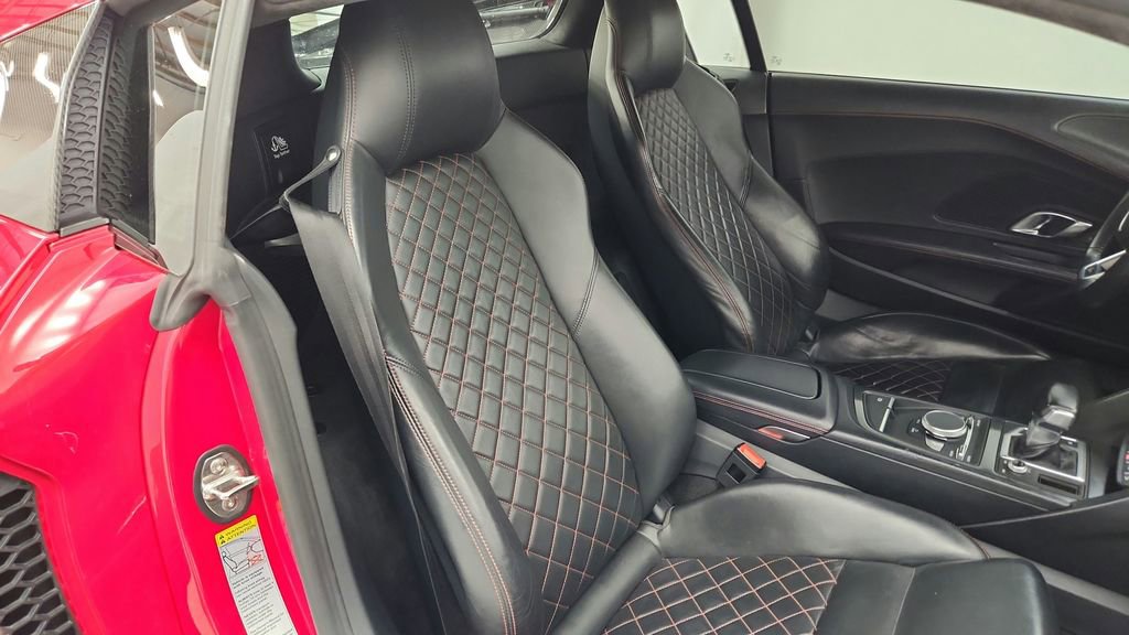 Used 2017 Audi R8 V10 w/ Carbon Exterior Package image 44