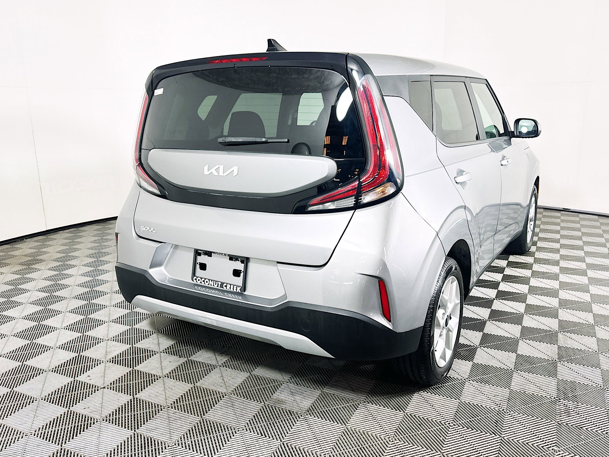 Used 2023 Kia Soul S FWD image 3
