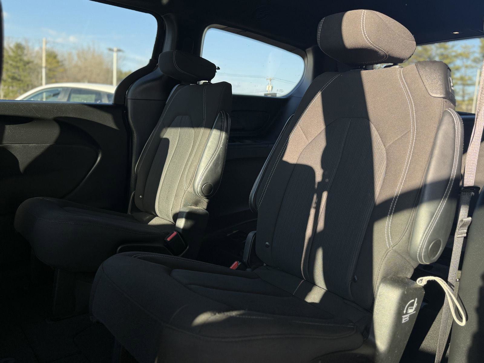 Used 2023 Chrysler Pacifica Touring image 13