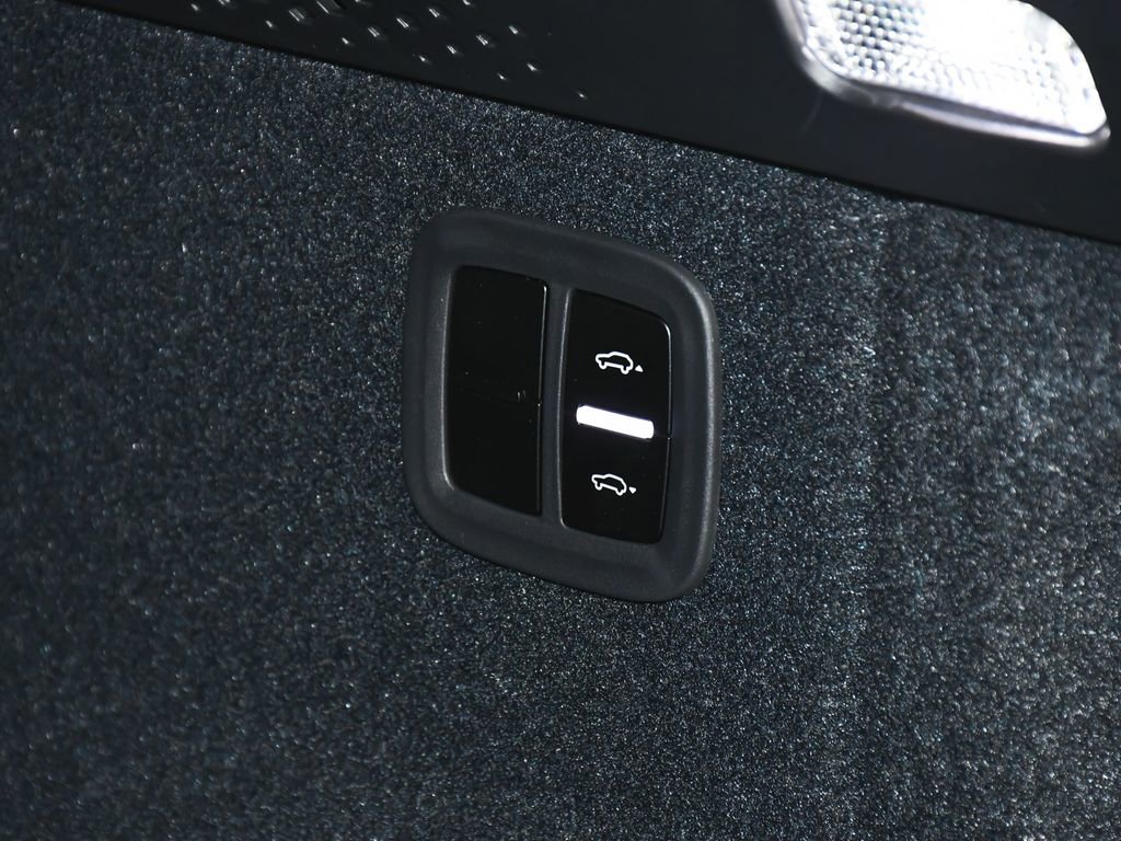 Used 2025 Porsche Macan 4 Electric AWD/4WD image 70