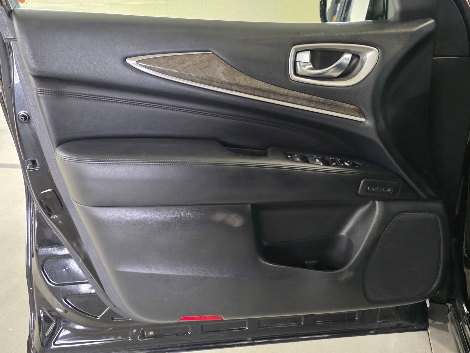 Used 2013 INFINITI JX35 FWD w/ Premium Pkg image 22