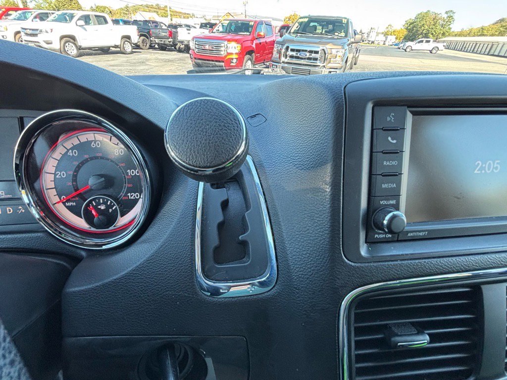 Used 2018 Dodge Grand Caravan SE image 27