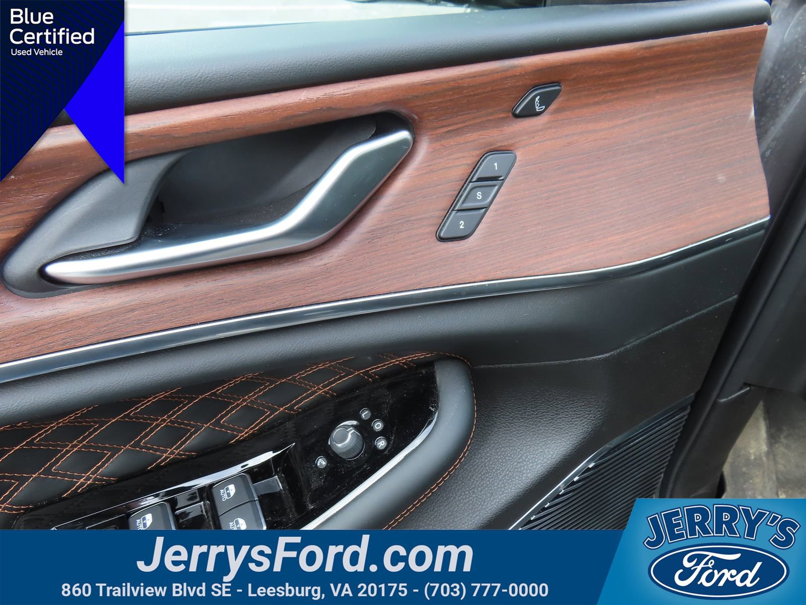 Used 2023 Jeep Grand Cherokee Summit w/ Luxury Tech Group V image 14