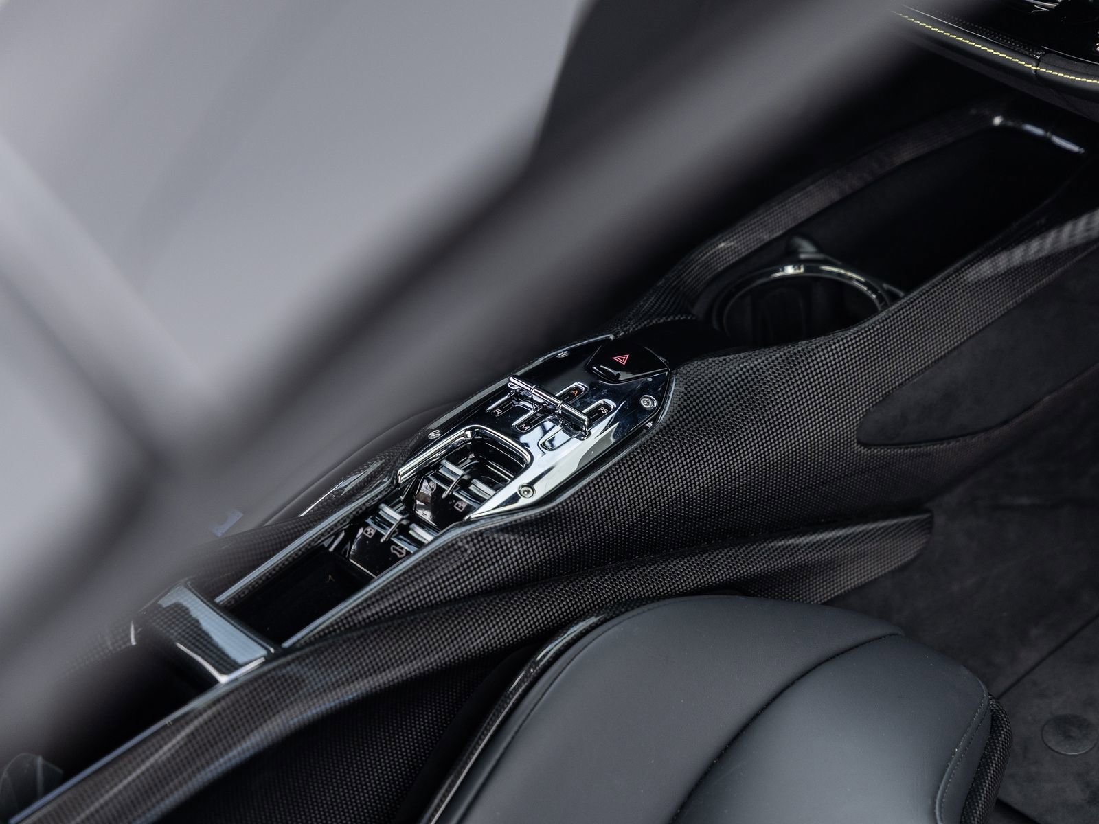 Used 2024 Ferrari SF90 Spider image 43