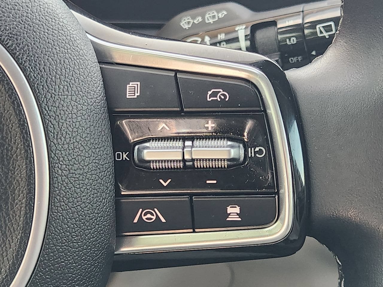 Used 2025 Kia Sorento S FWD image 27