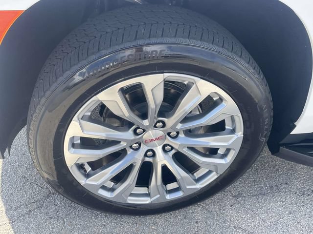 Used 2024 GMC Yukon Denali w/ Advanced Technology Package AWD/4WD image 11
