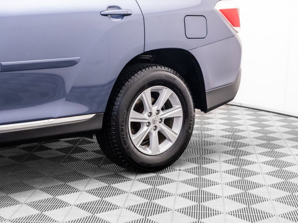 Used 2012 Toyota Highlander FWD w/ Tech Pkg image 31