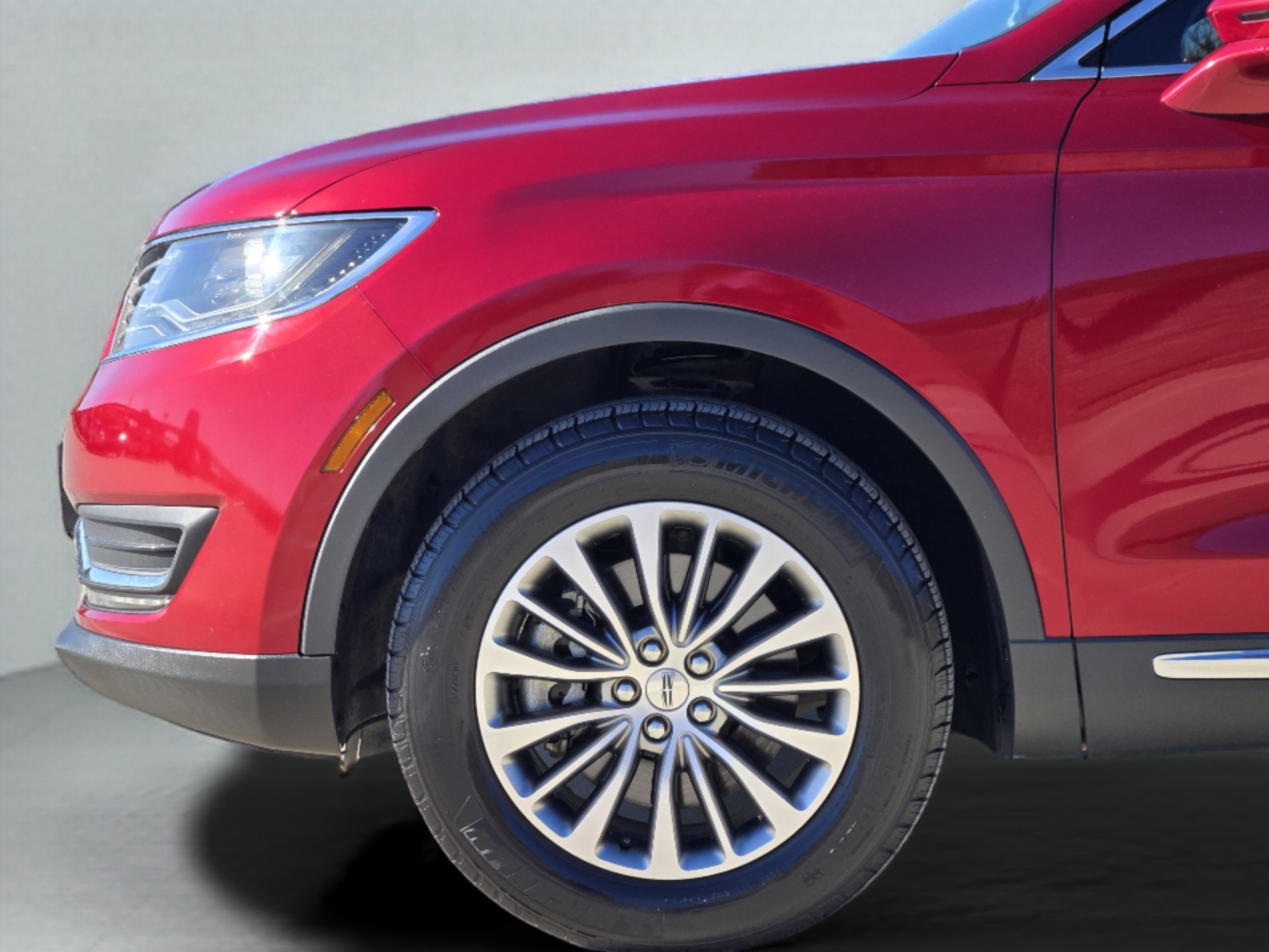 Used 2018 Lincoln MKX Select w/ Select Plus Package FWD image 30