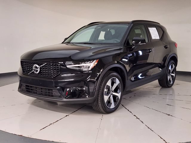 Certified 2026 Volvo XC40 B5 Plus AWD/4WD image 1
