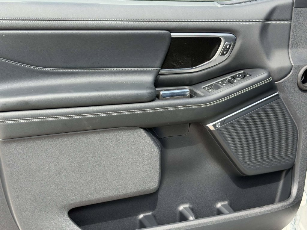 New 2027 Ford Expedition Max Platinum w/ Stealth Performance Package AWD/4WD image 12