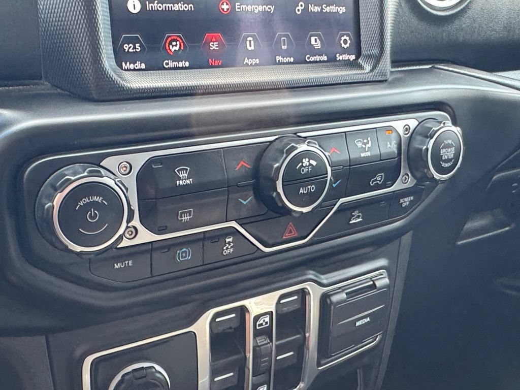 Used 2023 Jeep Wrangler Unlimited Sahara AWD/4WD image 26